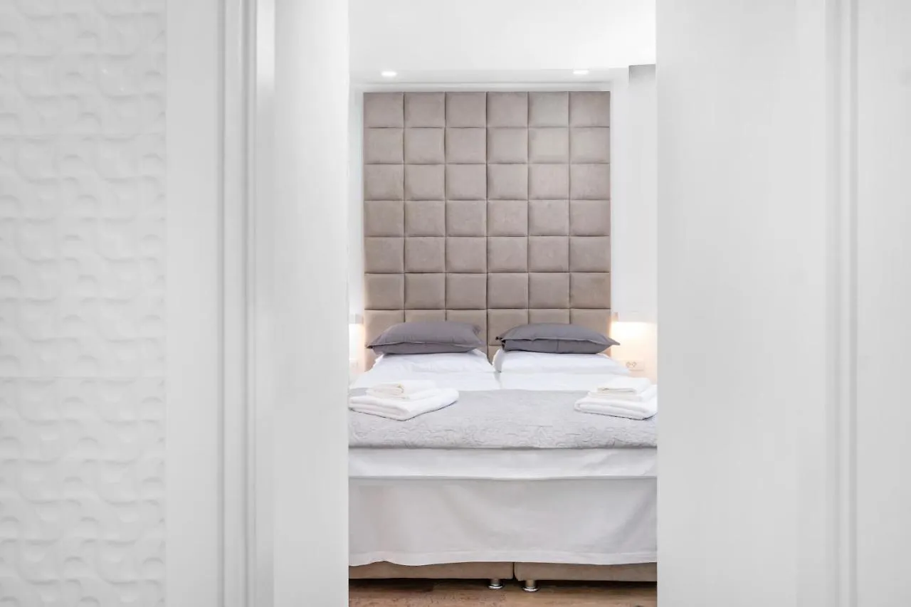 Feel Like An Emperor Apartments Split 0*,