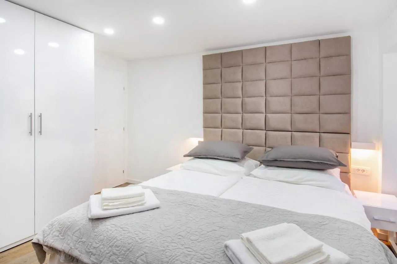 Feel Like An Emperor Apartments Split