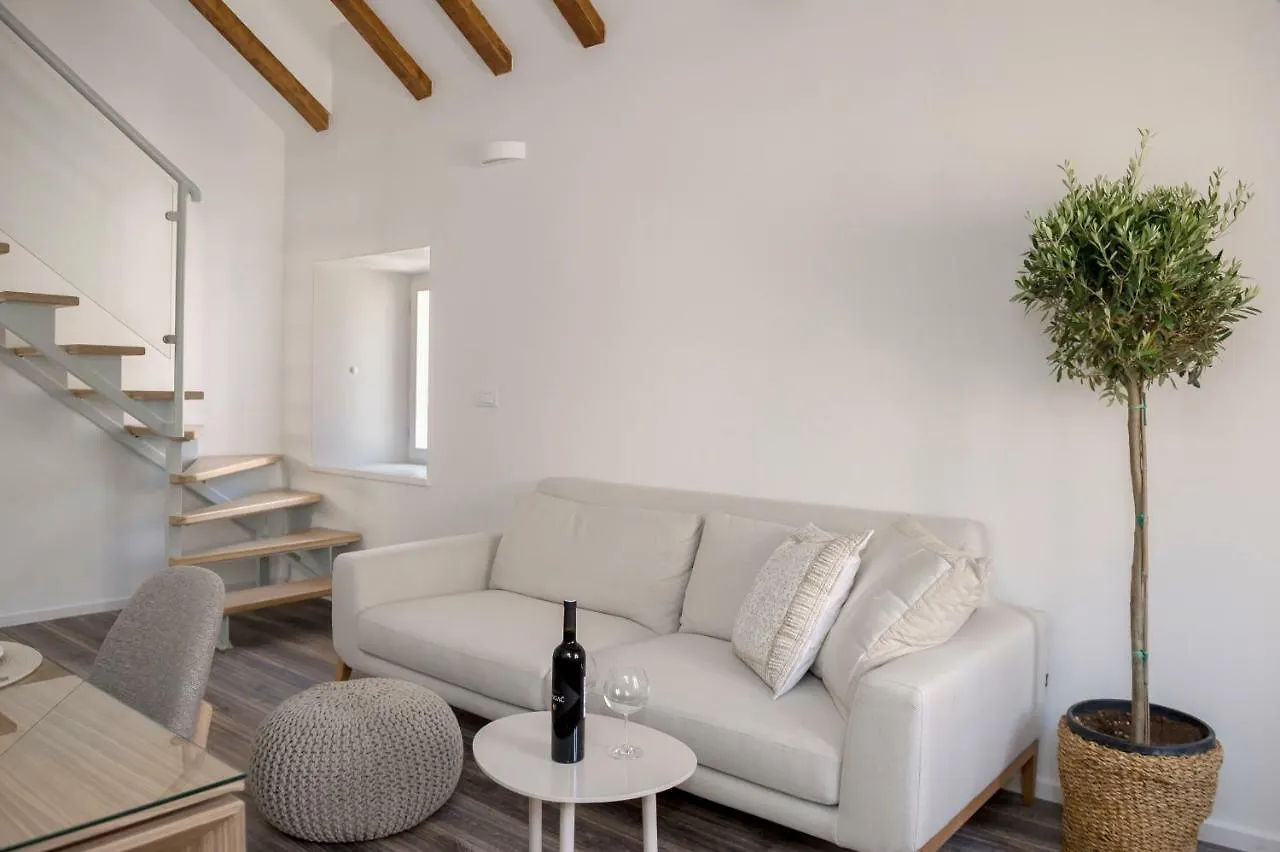 Feel Like An Emperor Apartments Split