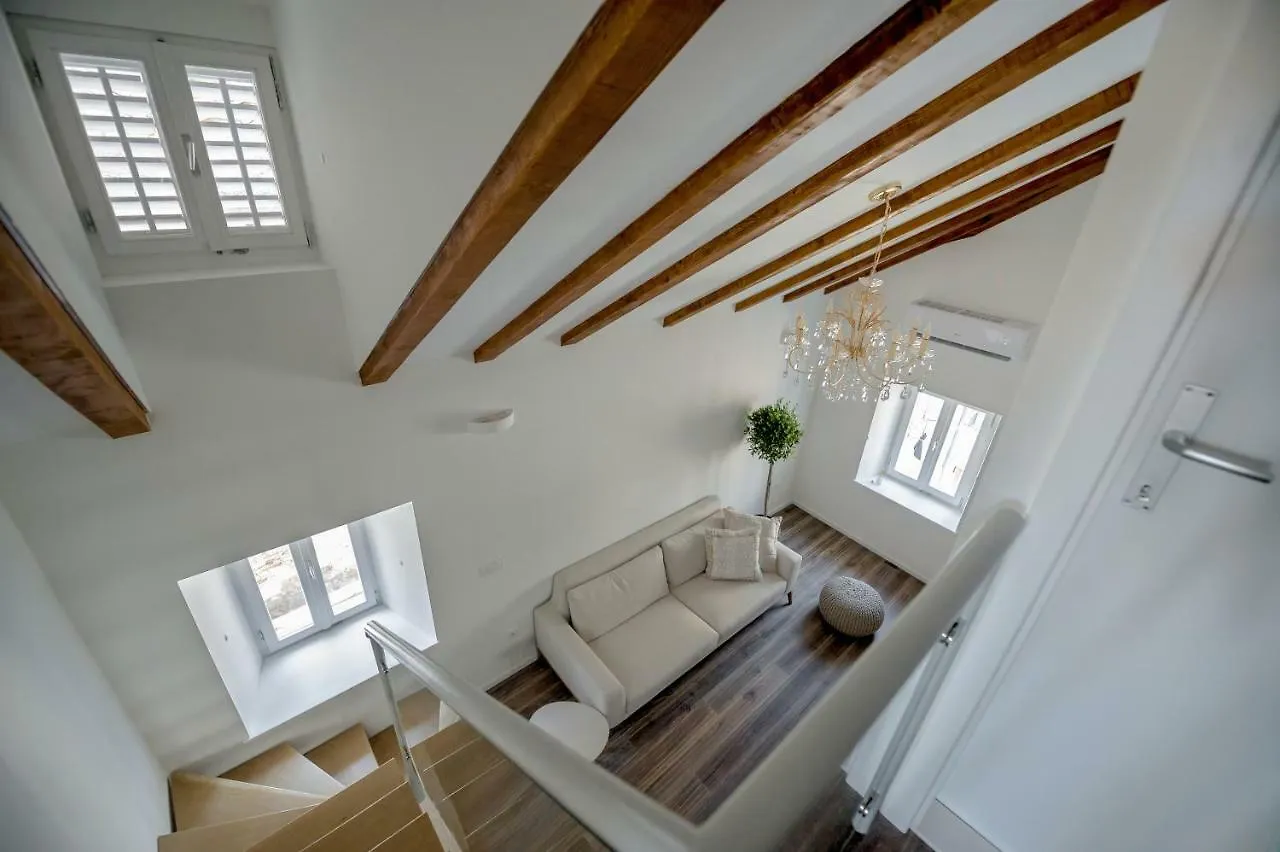 Feel Like An Emperor Apartments Split
