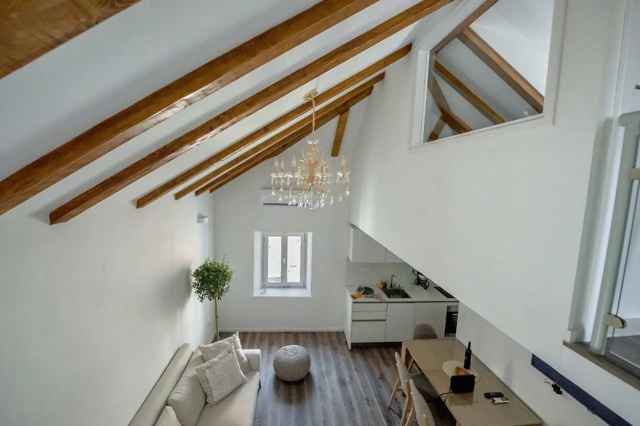 Feel Like An Emperor Apartments Split 0*,