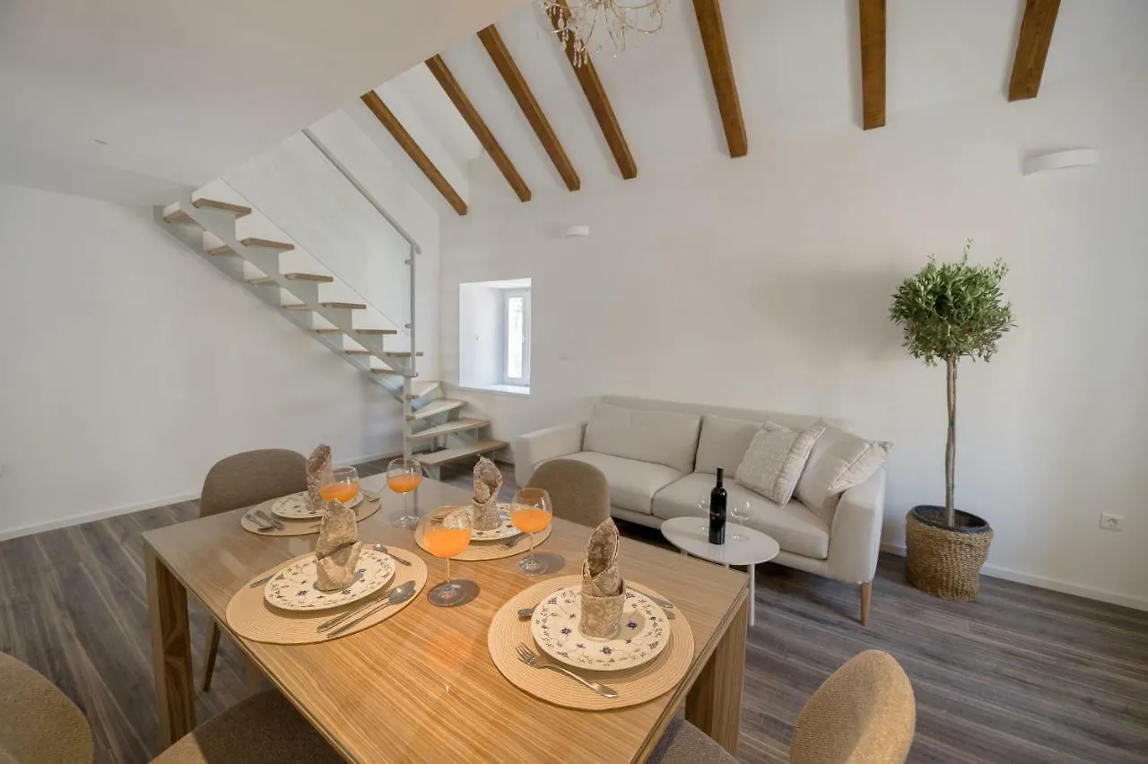 Feel Like An Emperor Apartments Split